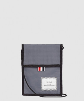 톰브라운 드로우코드 넥 파우치 MAC107