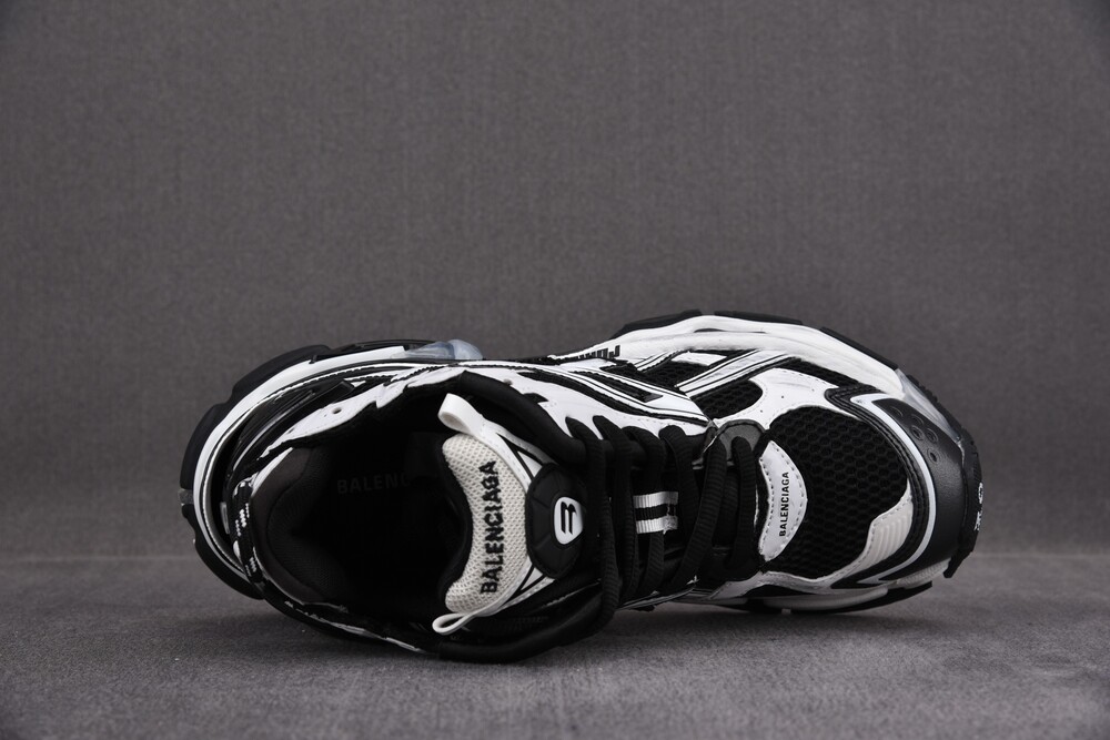 발렌시아가 러너 스니커즈 블랙 화이트