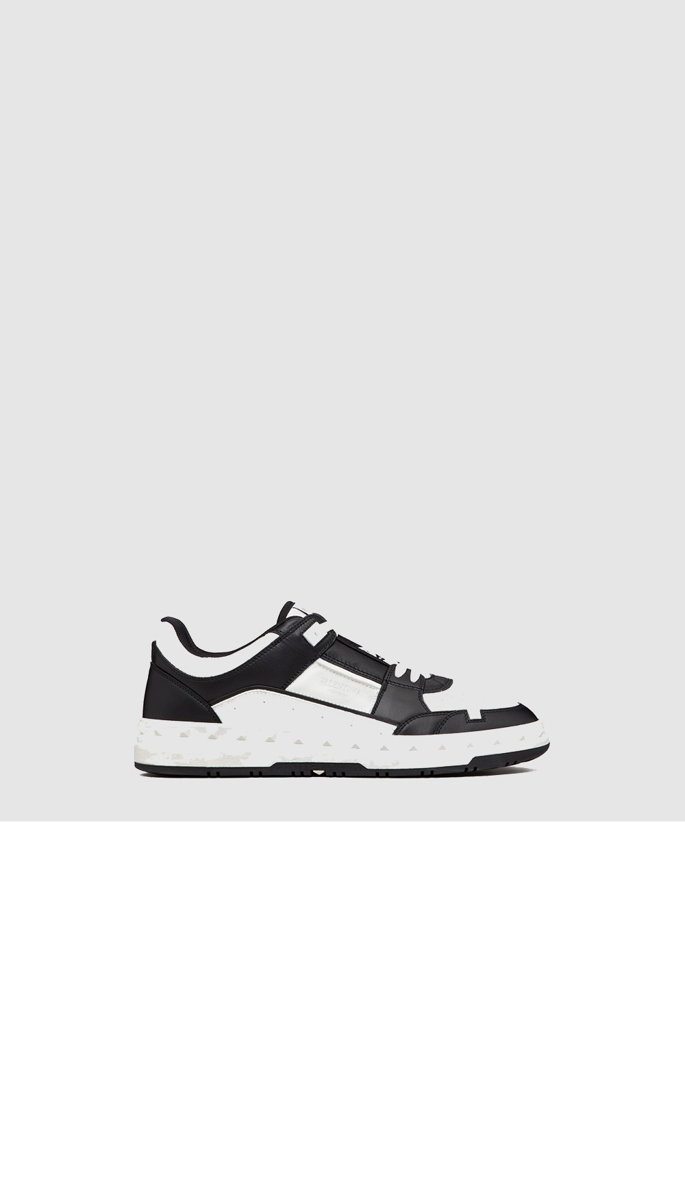 발렌티노 송아지 가죽 로우탑 스니커즈