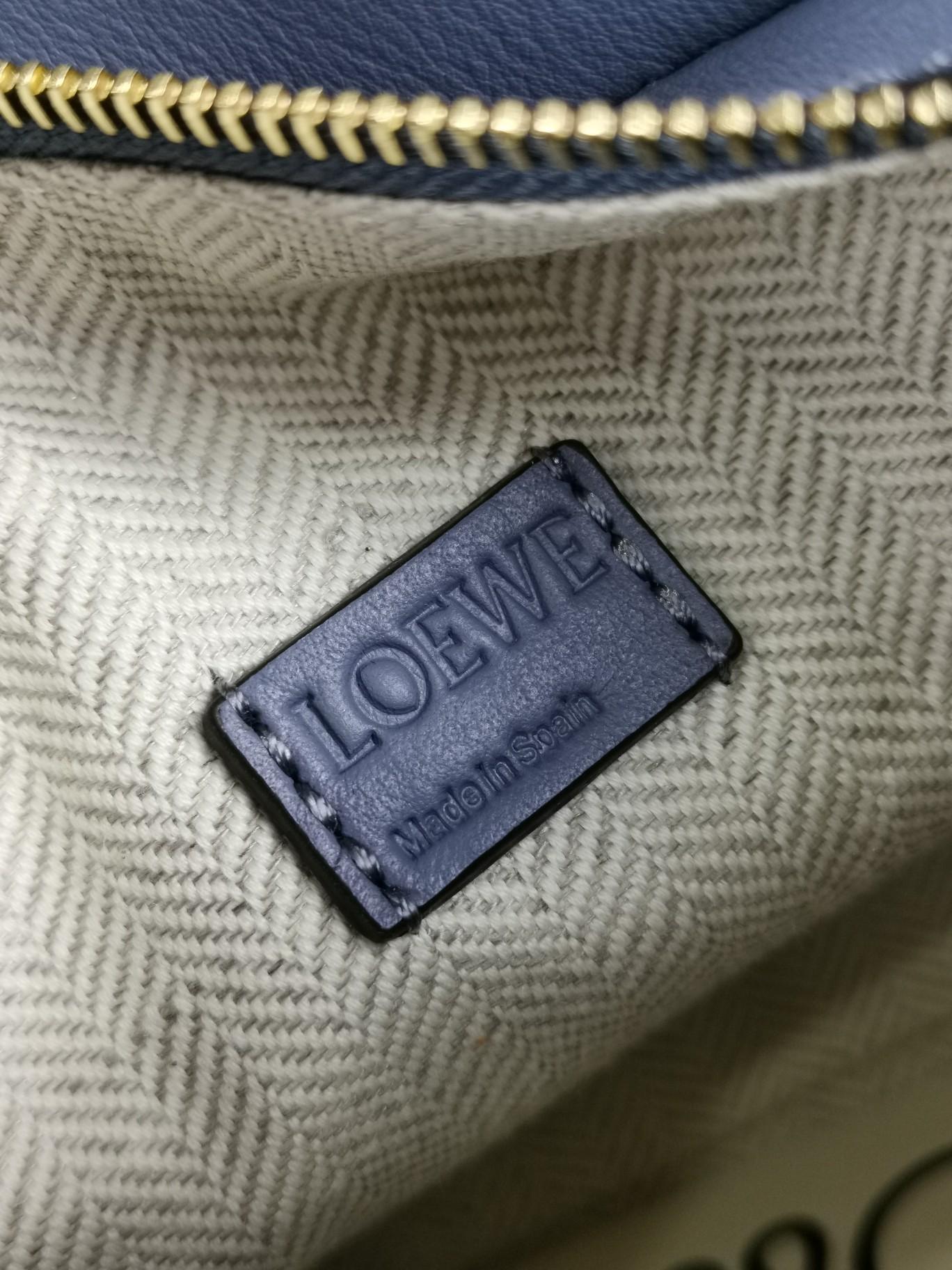 로에베 클래식 카프스킨 미니 퍼즐 백 블루