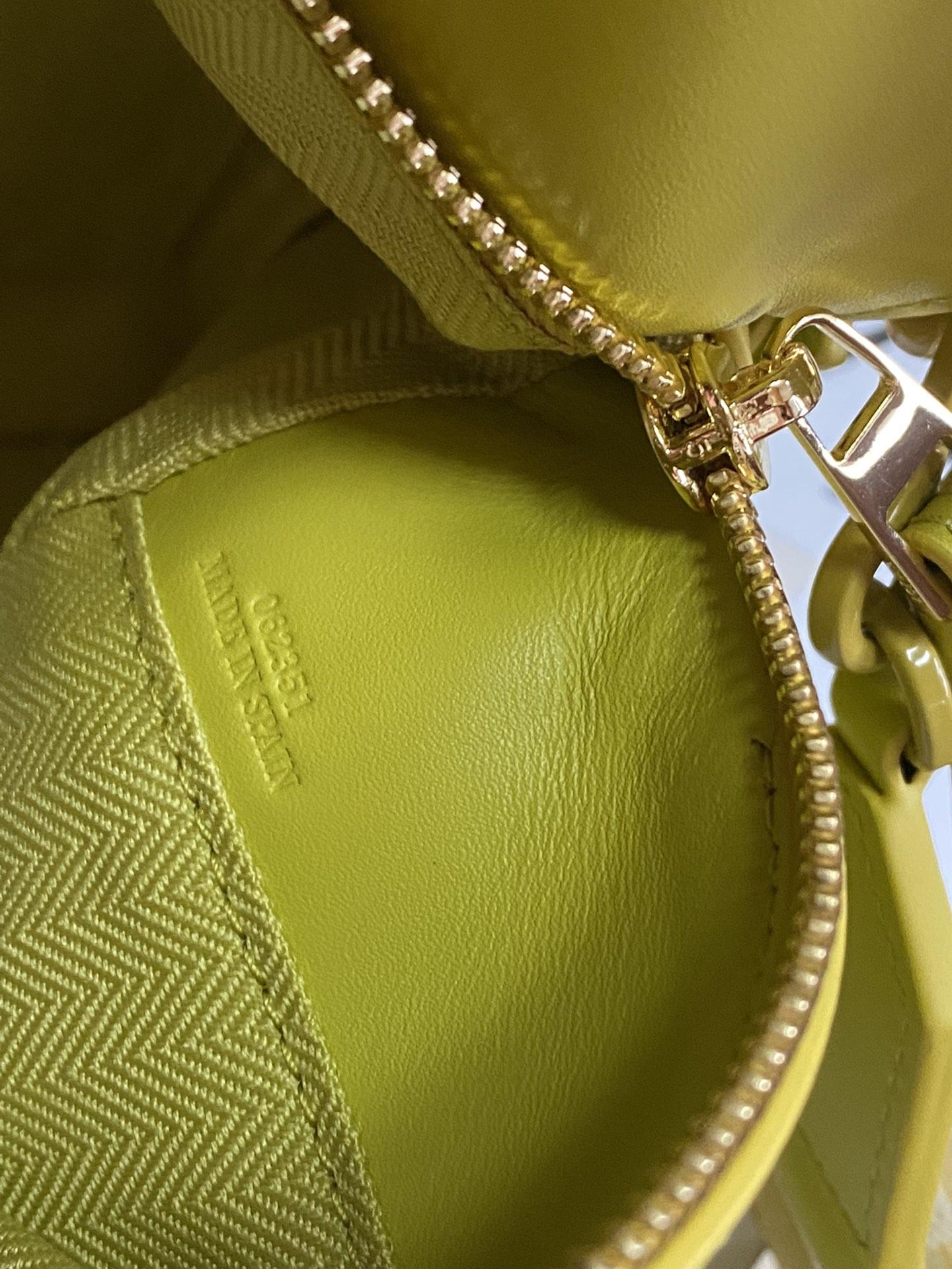 로에베 사틴 스몰 퍼즐 엣지 백 옐로우