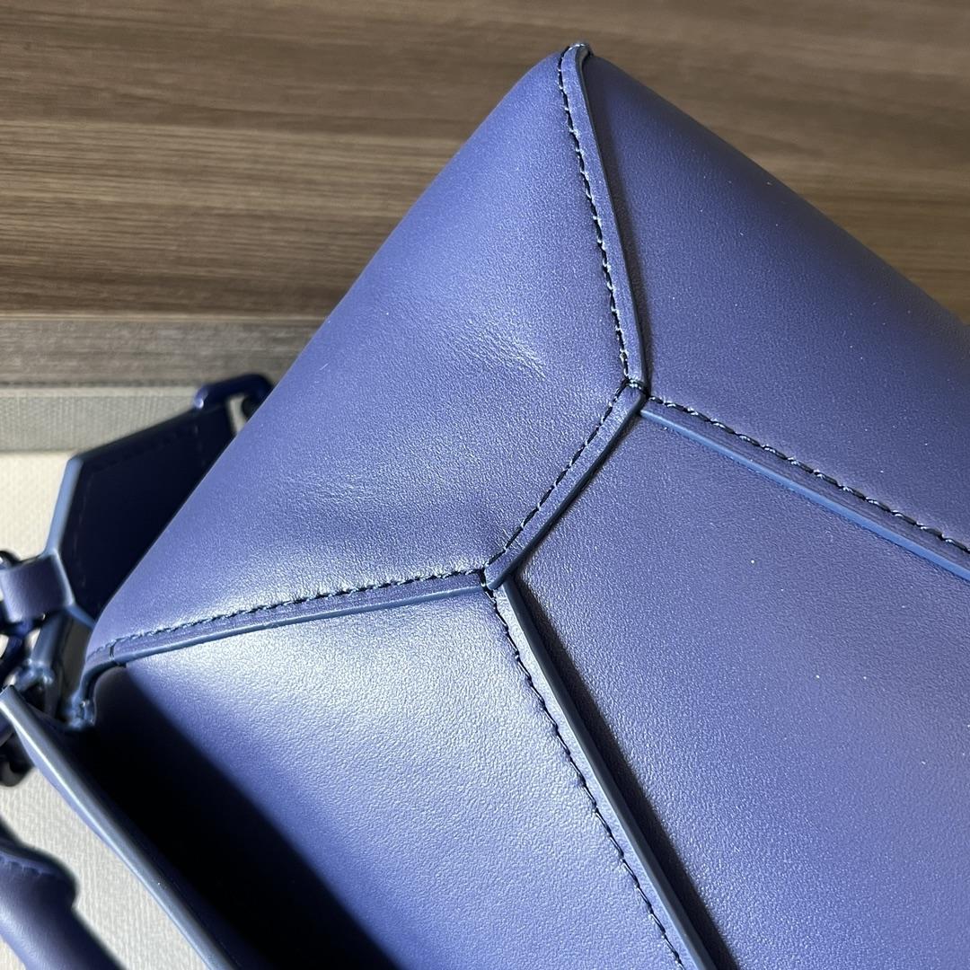 로에베 사틴 스몰 퍼즐 엣지 백 블루