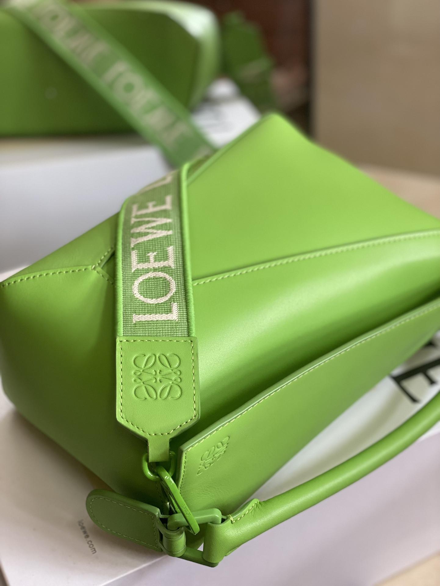 로에베 사틴 스몰 퍼즐 엣지 백 그린