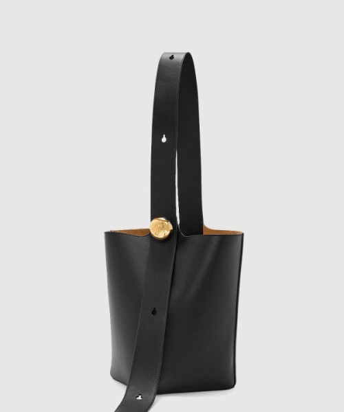 로에베 페블 버킷백