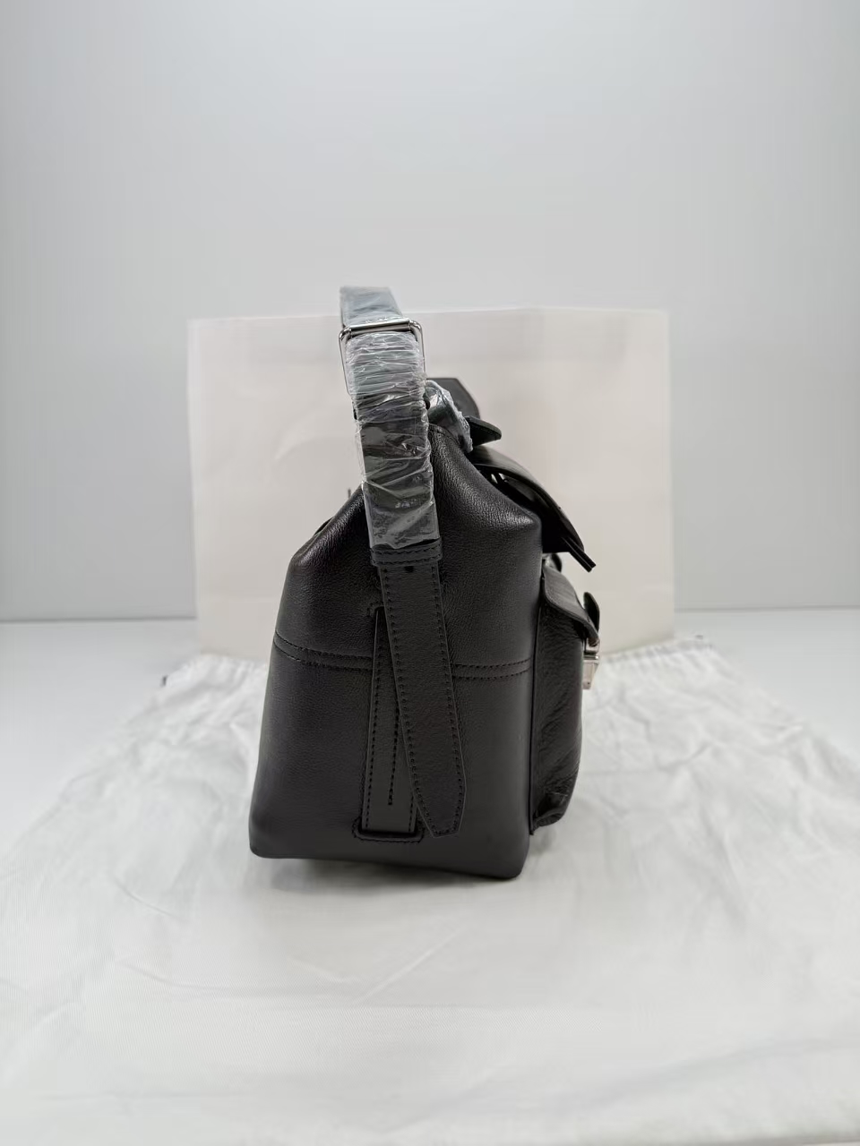 르메르 위크엔드 기어 백 나파 가죽 블랙 가로: 39cm 세로: 23cm 폭: 20cm