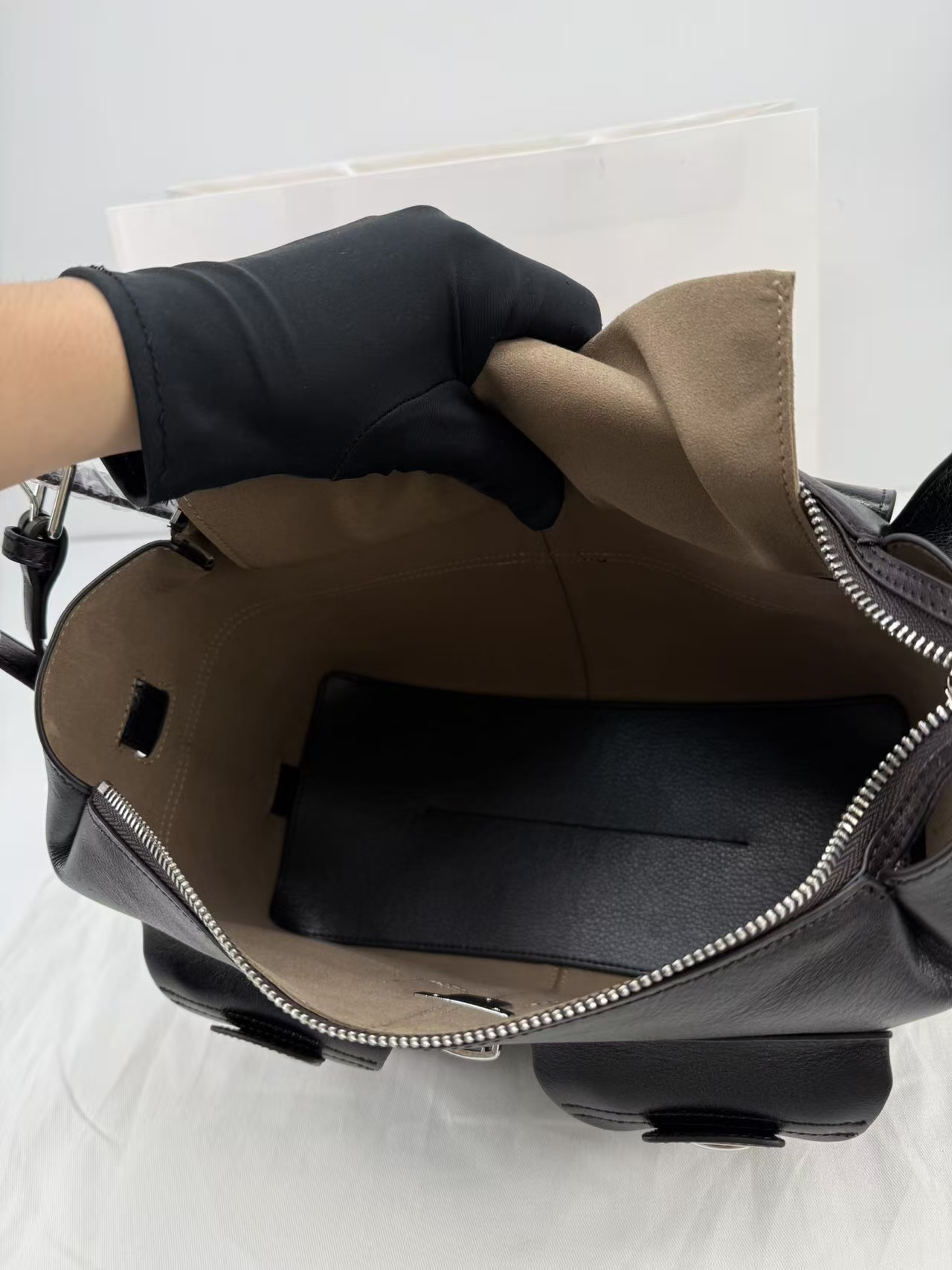 르메르 위크엔드 기어 백 나파 가죽 블랙 가로: 39cm 세로: 23cm 폭: 20cm