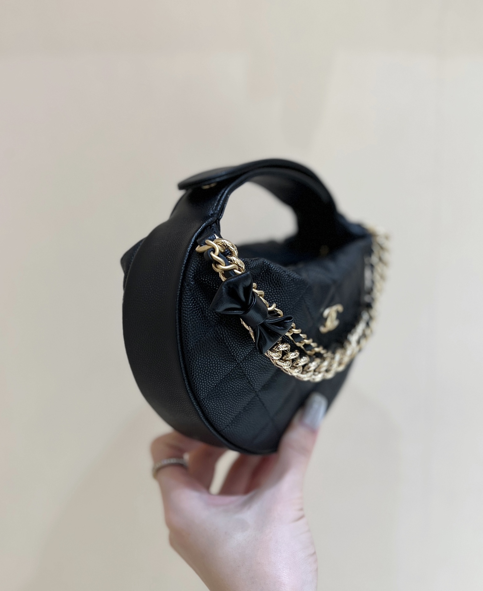 샤넬 케이스 블랙 & 골들메탈