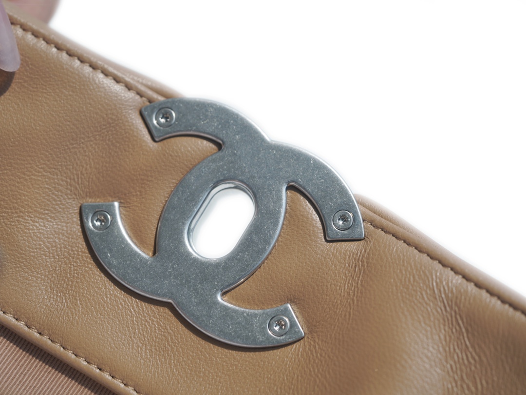 샤넬 19백 샤이니 램스킨 브라운 실버