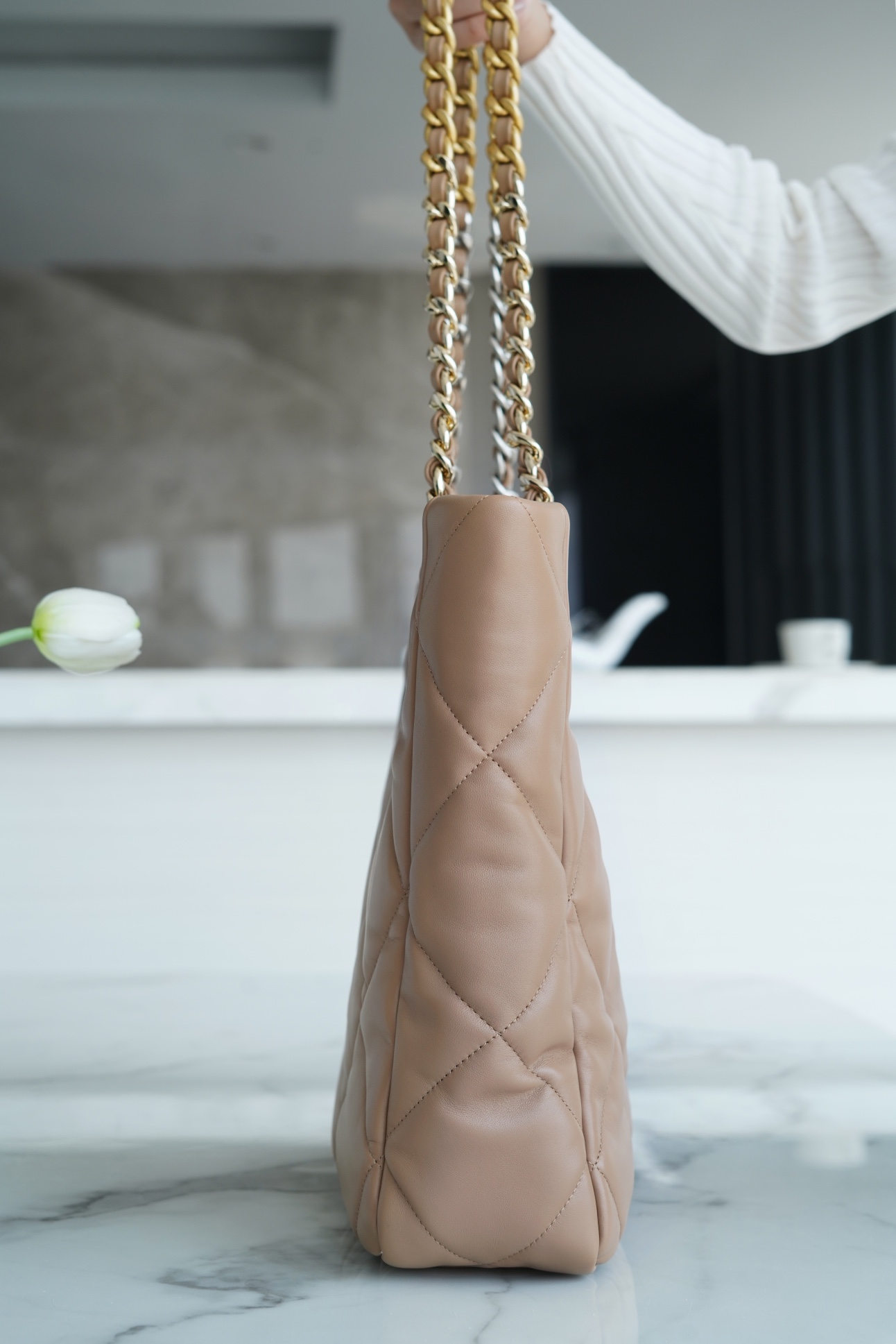 샤넬 19백 샤이니 램스킨 브라운 실버