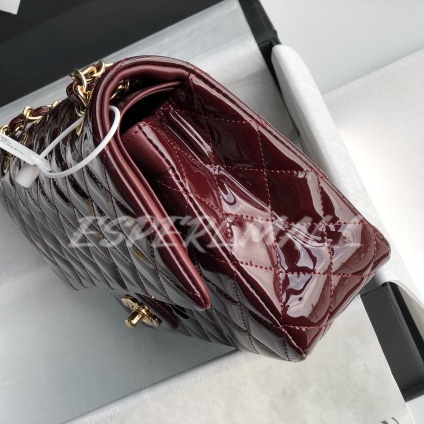 샤넬 클래식 미디움 플랩백 페이던트 버건디