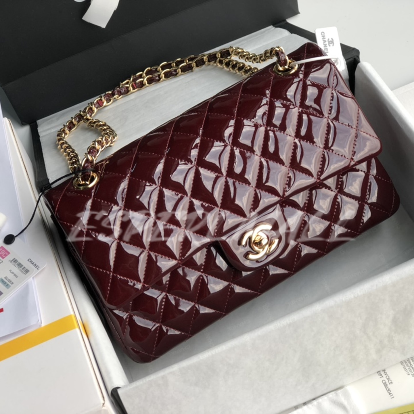 샤넬 클래식 미디움 플랩백 페이던트 버건디