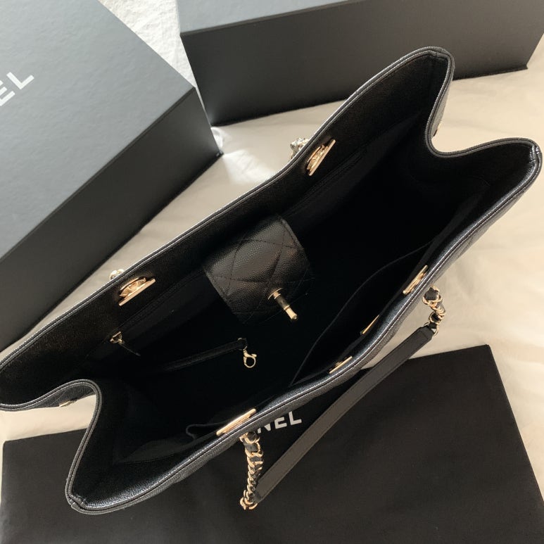 샤넬 25C 크루즈 쇼퍼백 라지 체인 클래식 사각백 캐비어 금장