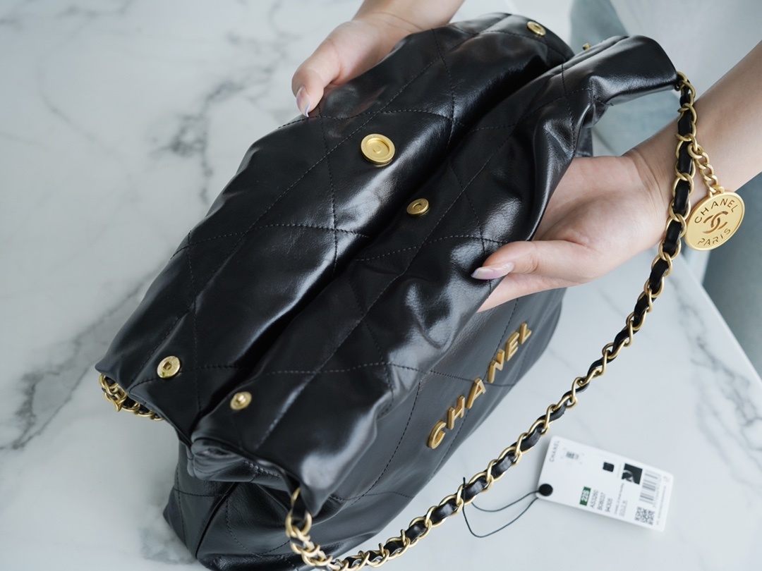 샤넬 22백 스몰 금장 크기 : 35 x 37 x 7 cm