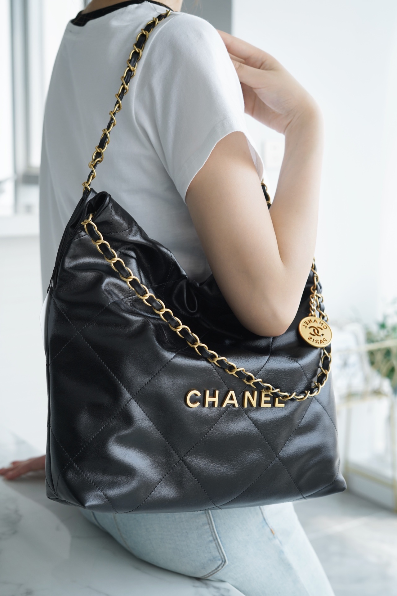 샤넬 22백 스몰 금장 크기 : 35 x 37 x 7 cm