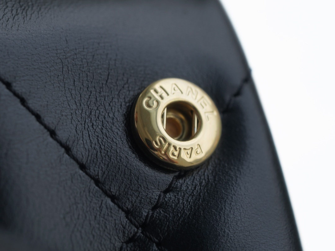 샤넬 22백 스몰 금장 크기 : 35 x 37 x 7 cm