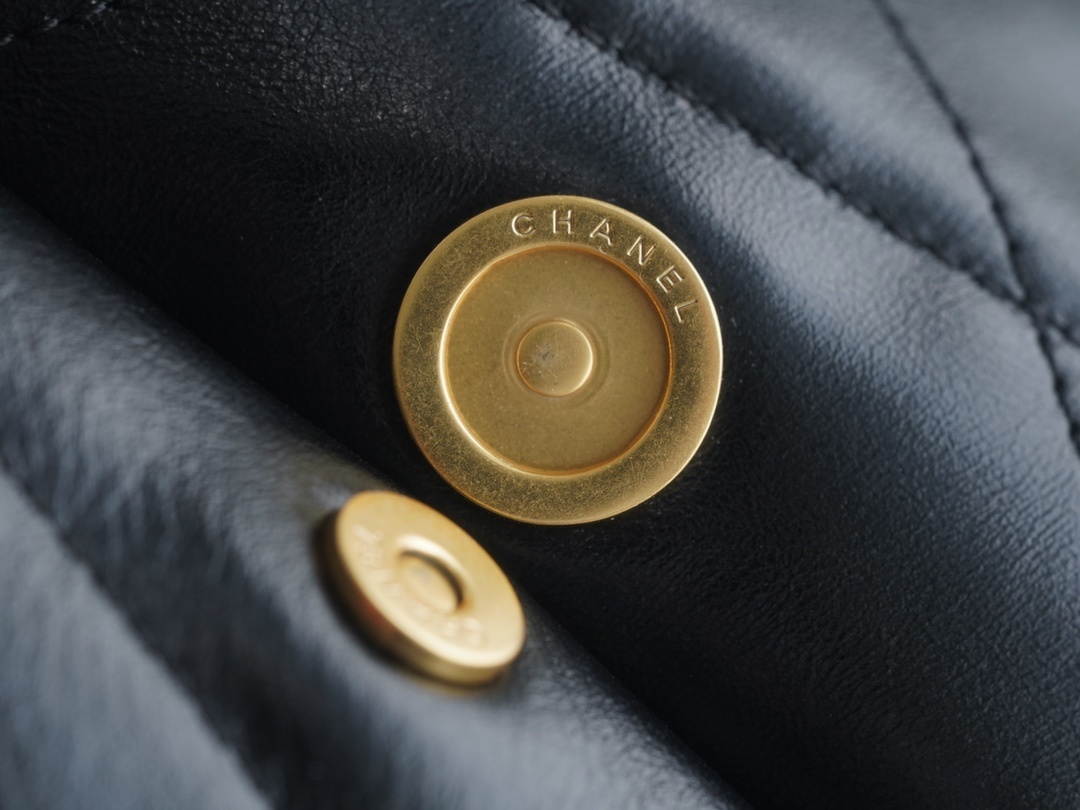 샤넬 22백 스몰 금장 크기 : 35 x 37 x 7 cm