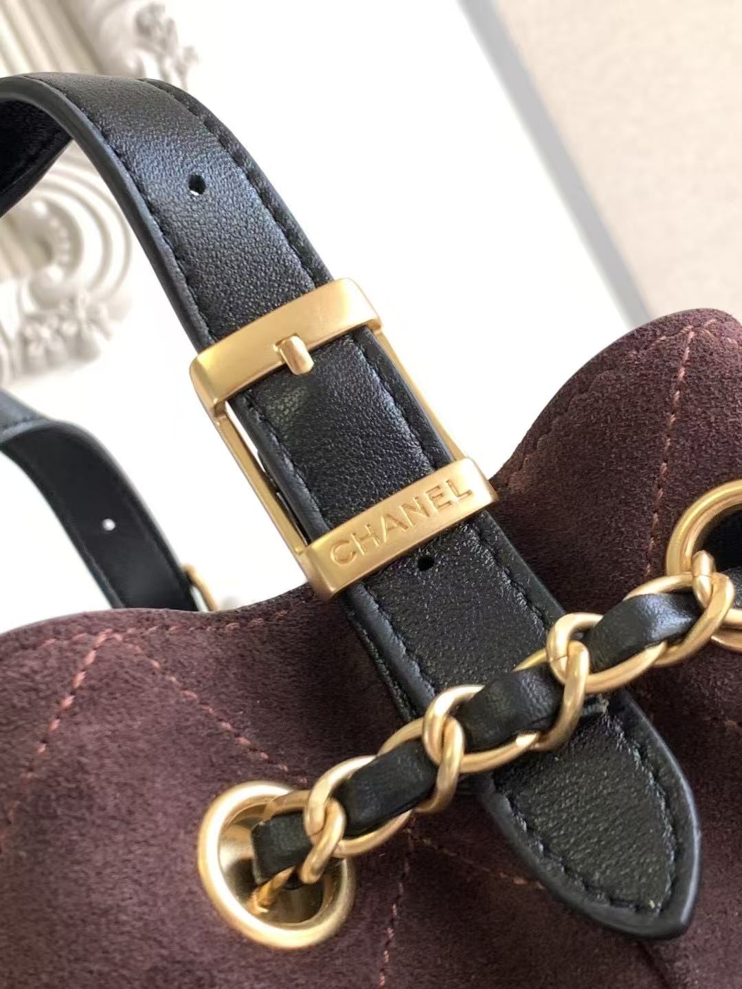 샤넬 스웨이드 투톤 숄더백 AS5634-103 36X24X12CM