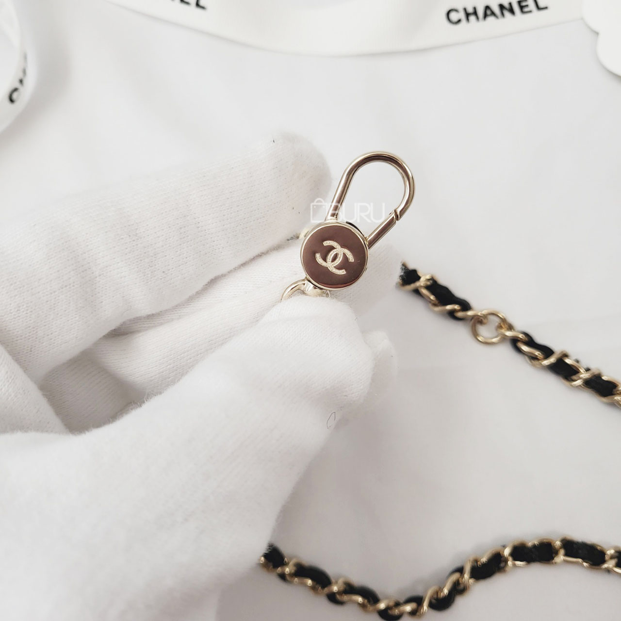 샤넬 클래식 벨트백 AP1952 사이즈 :  10.3 × 7× 2.5cm 캐비어 금장