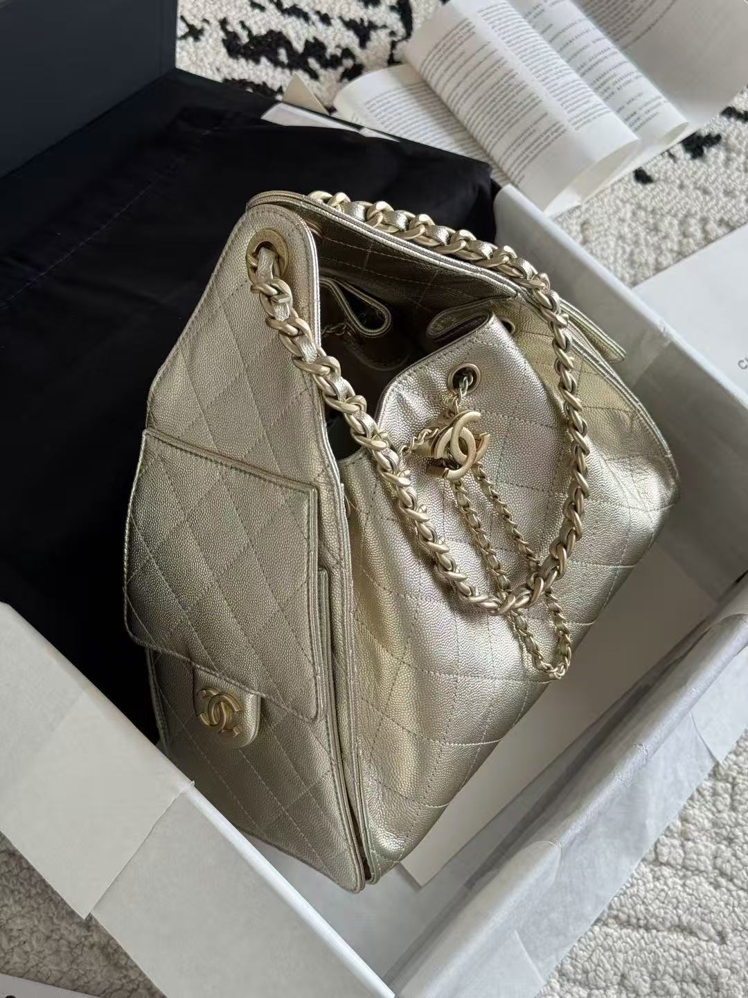 샤넬 25백 미듐 골드