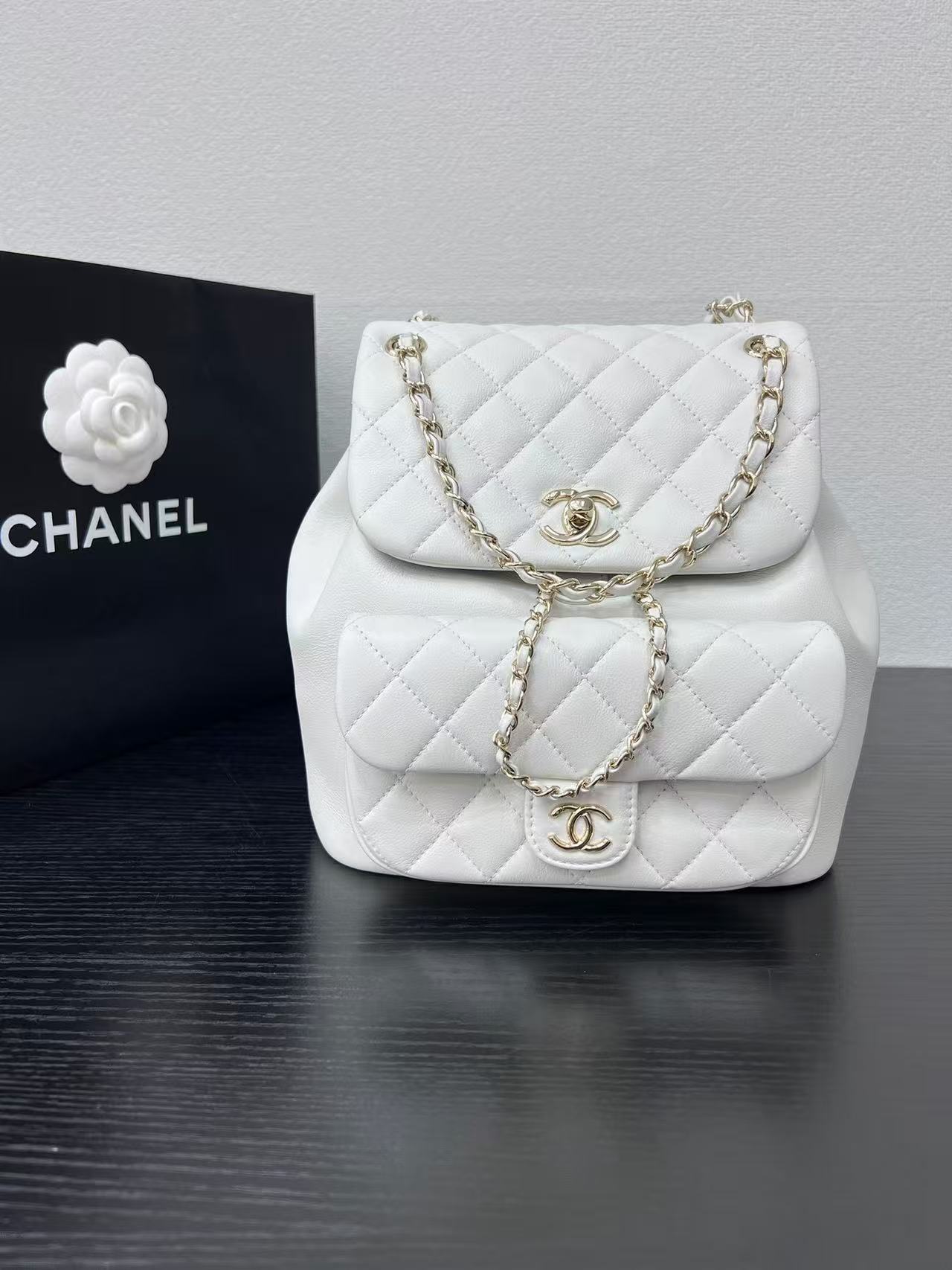 샤넬 듀마 백팩 원포켓 미듐 캐비어 금장 화이트