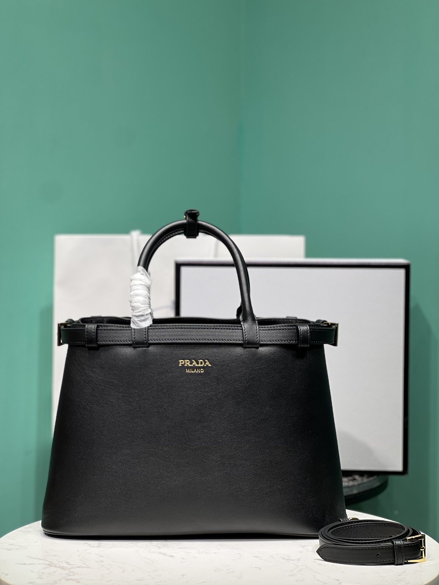 프라다 미디엄 가죽 핸드백 1BA417