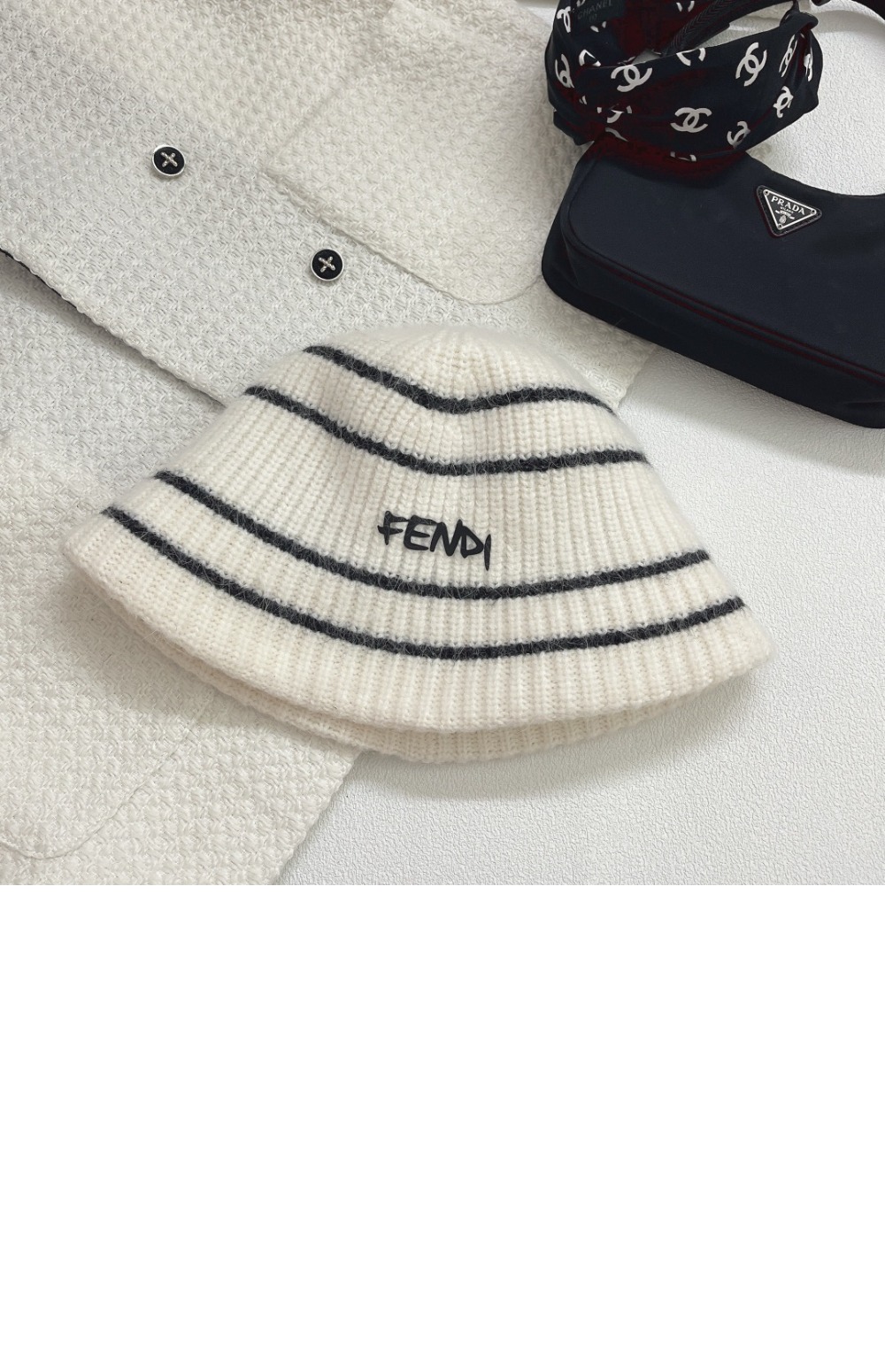 펜디 니트 벙거지 FXQ536