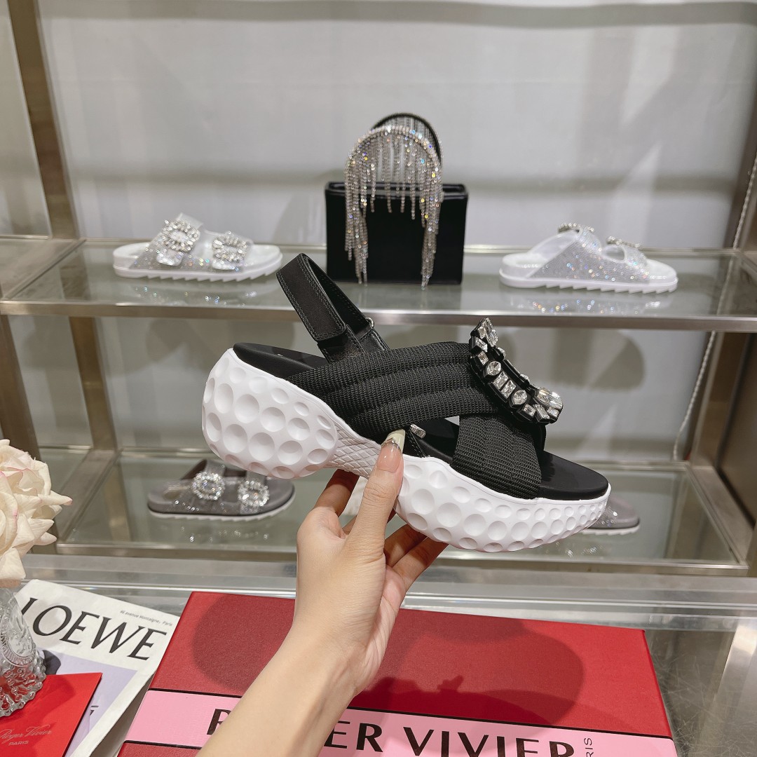 로저비비에 비브 런 라이트 스트라스 버클 샌들