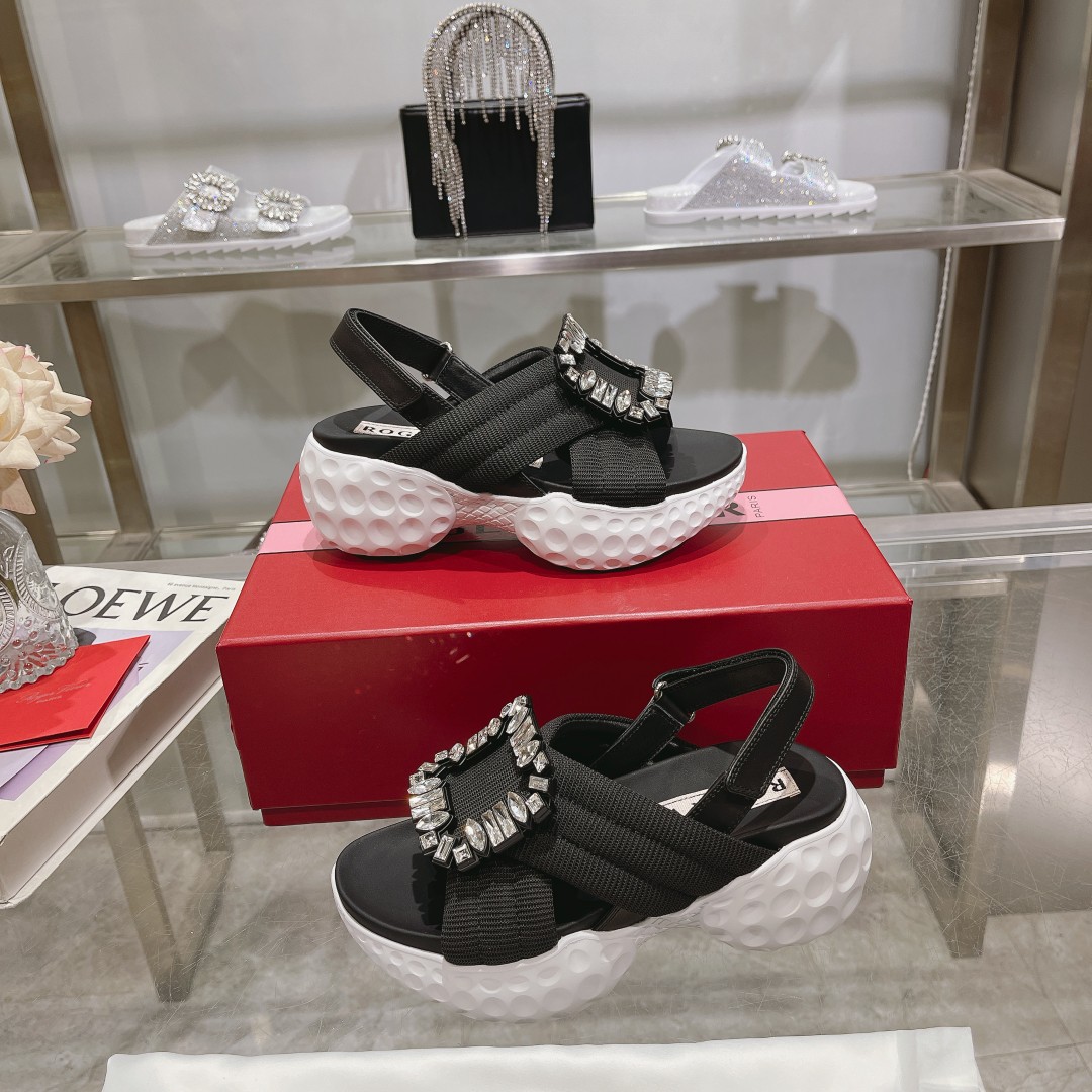 로저비비에 비브 런 라이트 스트라스 버클 샌들