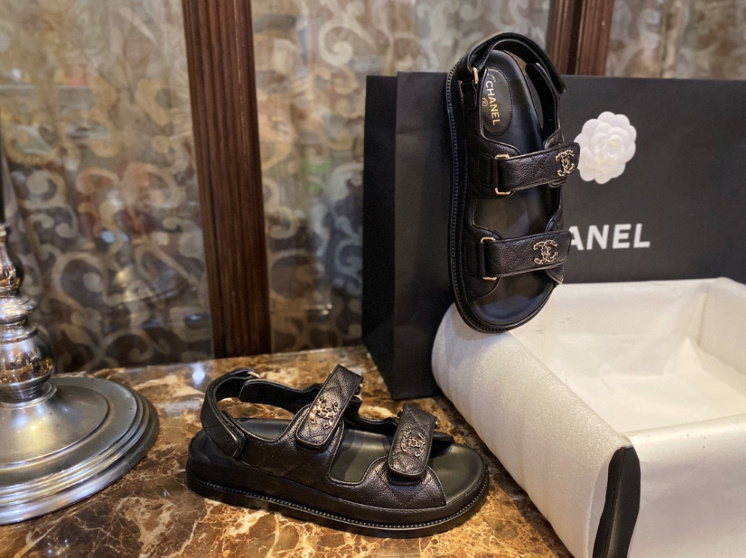 샤넬 레더 벨크로샌들 통굽가죽 스트랩샌들 G35927
