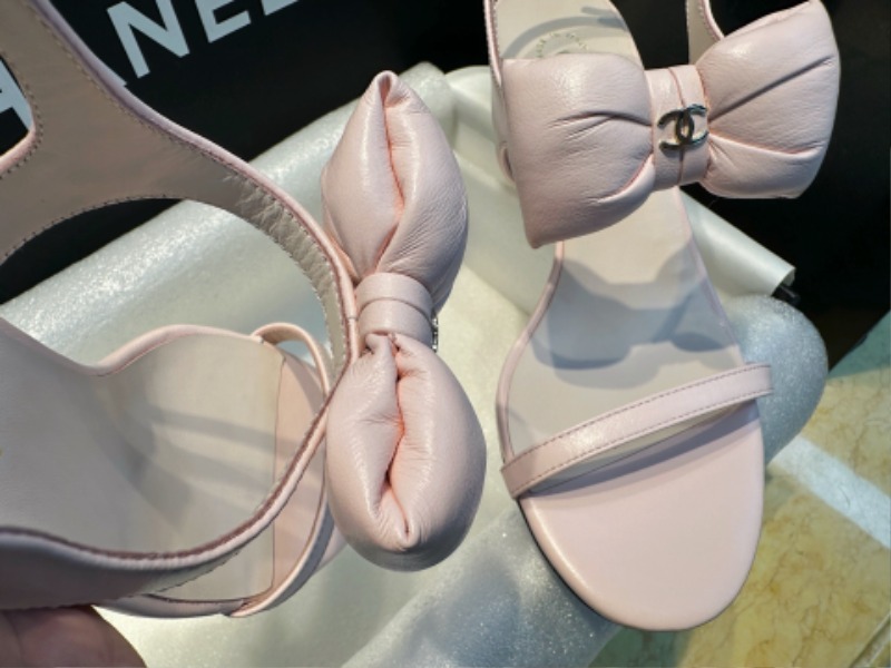샤넬 리본 스트랩 미들힐 핑크 샌들