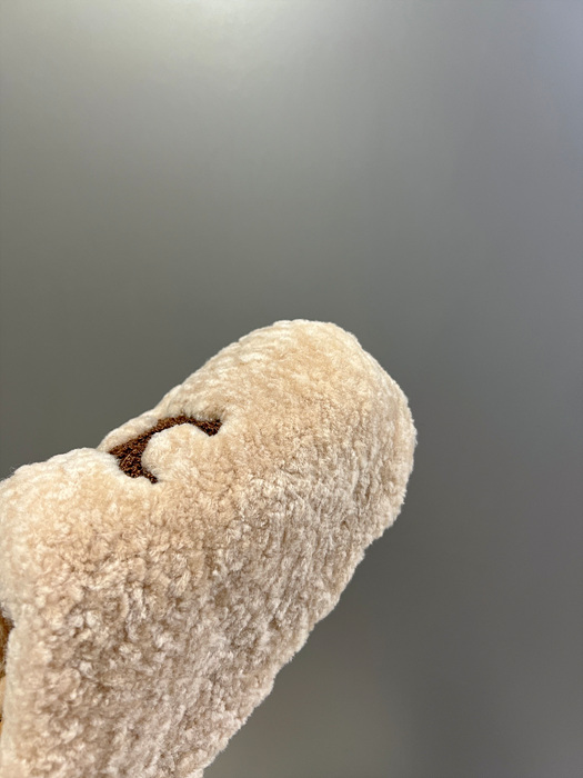 셀린느 시어링 트리옹프 패치 로고 뮬 로퍼