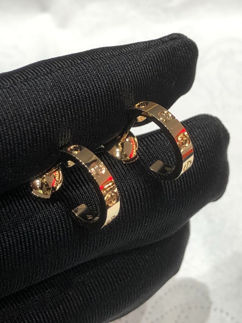 까르띠에 LOVE 후프 이어링, 스몰 모델