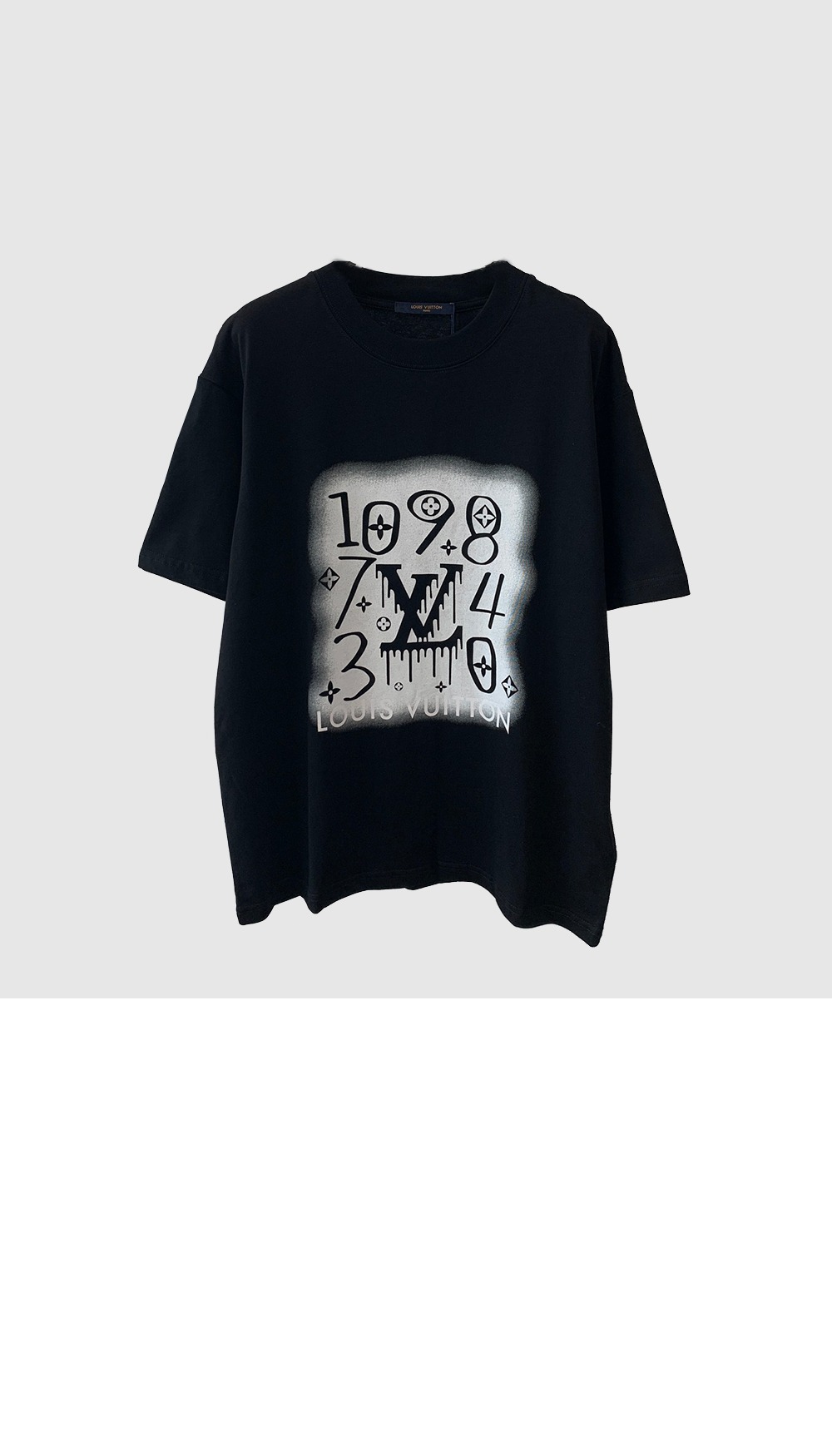 루이비통 로고 프린트 반팔