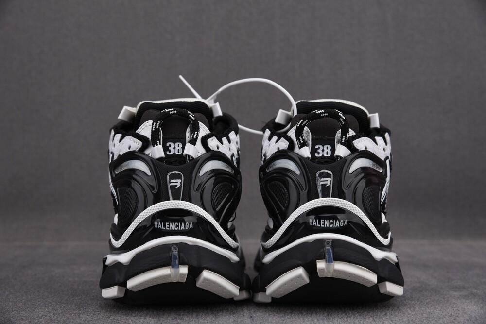 발렌시아가 러너 스니커즈 블랙 화이트