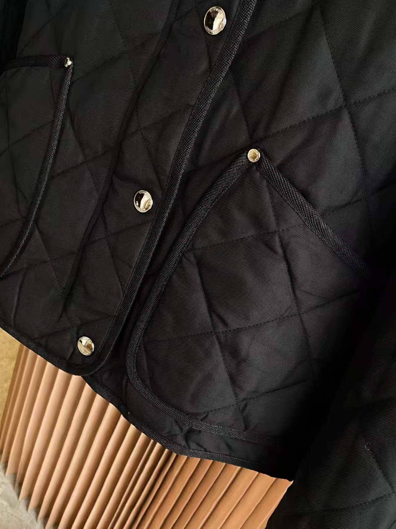 버버리 다이아몬드 퀄팅 숏 코트