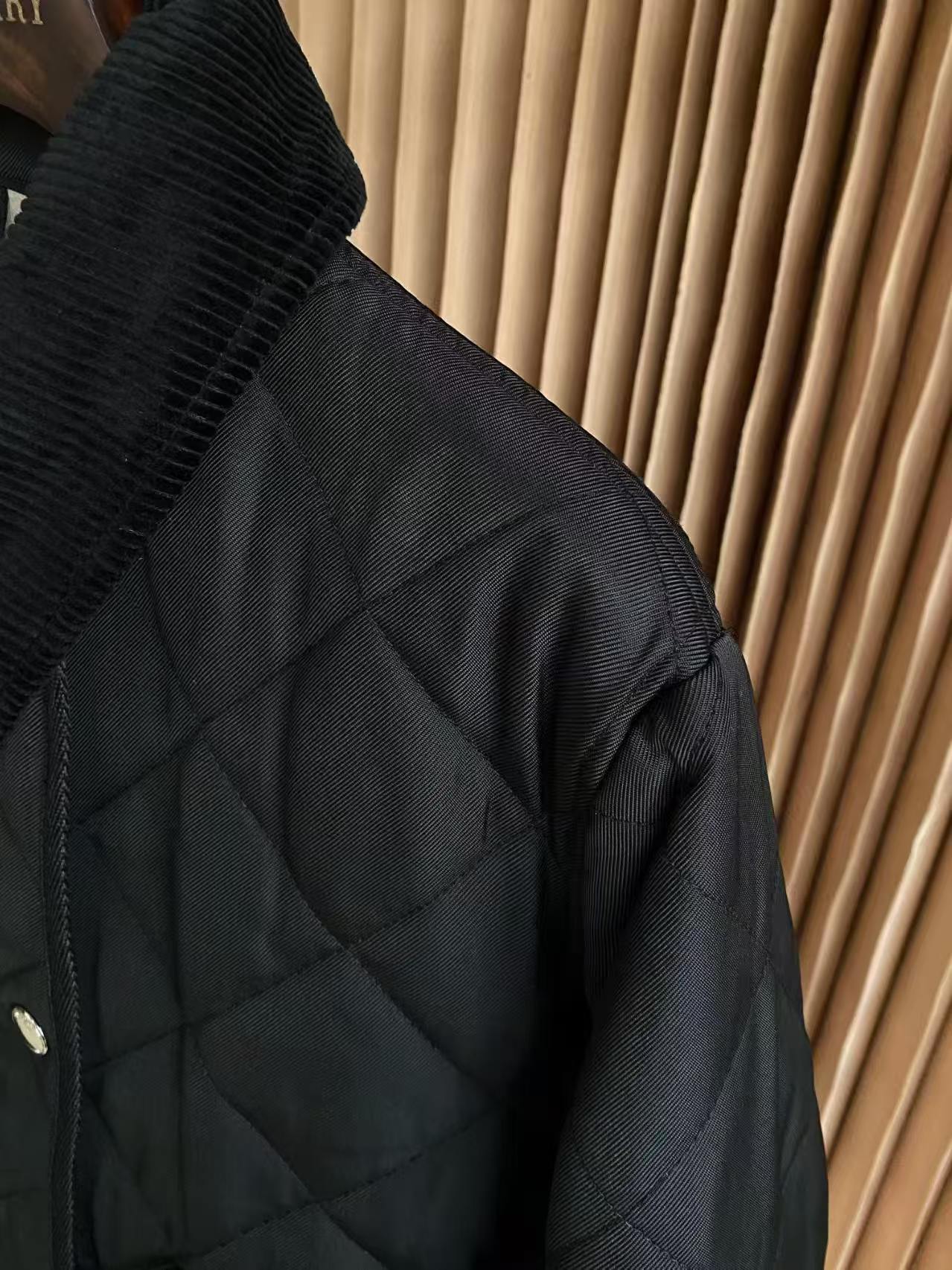 버버리 다이아몬드 퀄팅 숏 코트