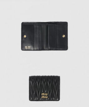 미우미우 마테라쎄 나파 가죽 반지갑 5MV204