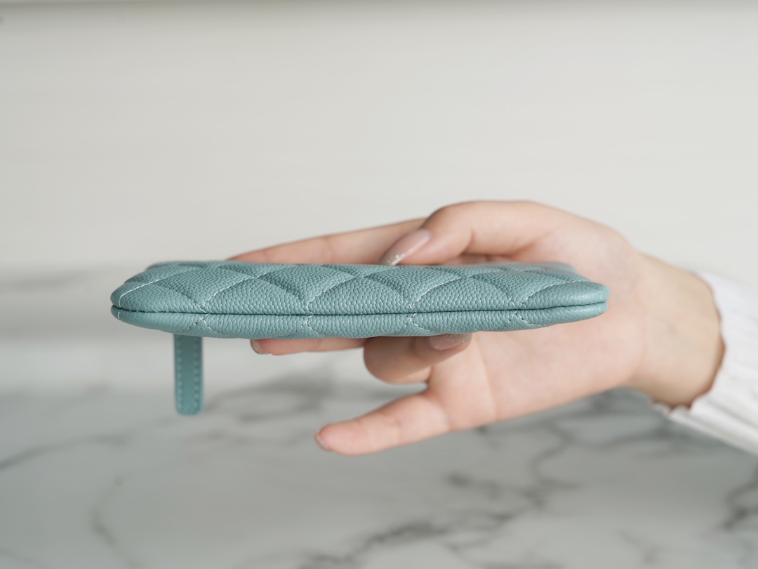 샤넬 클래식 미니 파우치 캐비어 은장 소라 A82365