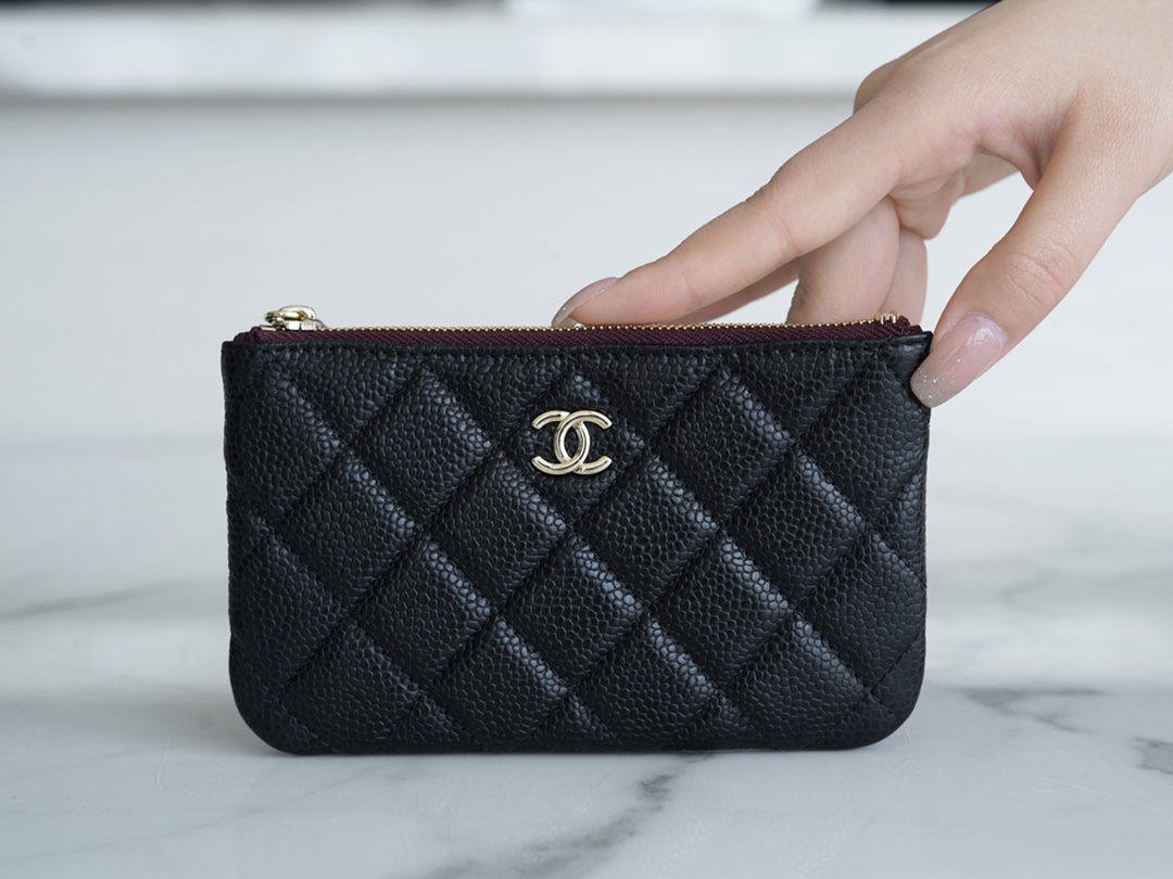 샤넬 클래식 미니 파우치 캐비어 은장 A82365