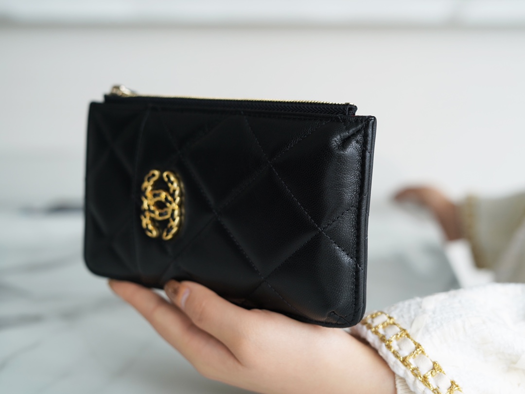 샤넬 19 핸드폰 파우치 지퍼 카드지갑 램스킨 금장 AP1182