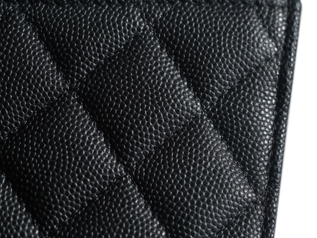 샤넬 장지갑 캐비어 금장 AP6616