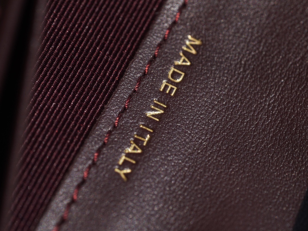 샤넬 클래식 롱 플랩 지갑 캐비어 금장 A31509