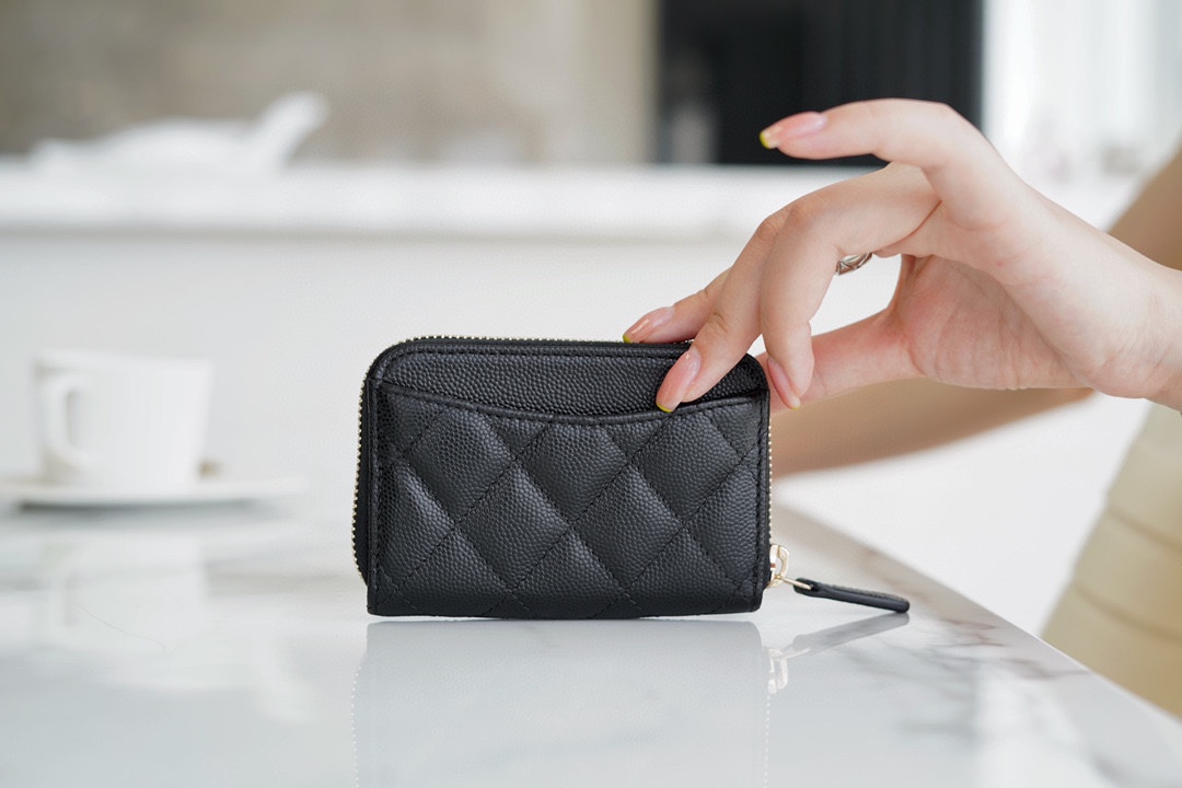 샤넬 클래식 지퍼 동전 지갑 캐비어 금장 AP0216