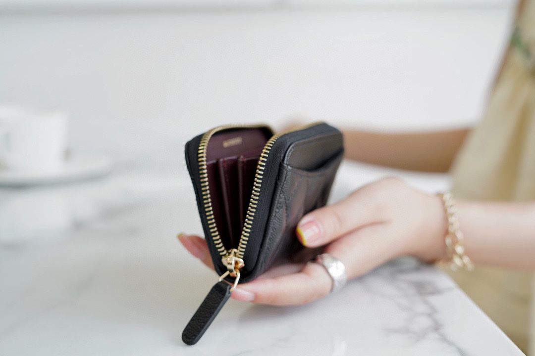 샤넬 클래식 지퍼 동전 지갑 캐비어 금장 AP0216