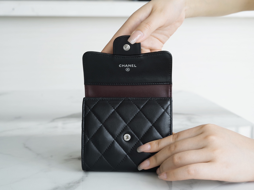 샤넬 클래식 체인 카드지갑 램스킨 은장 AP0238