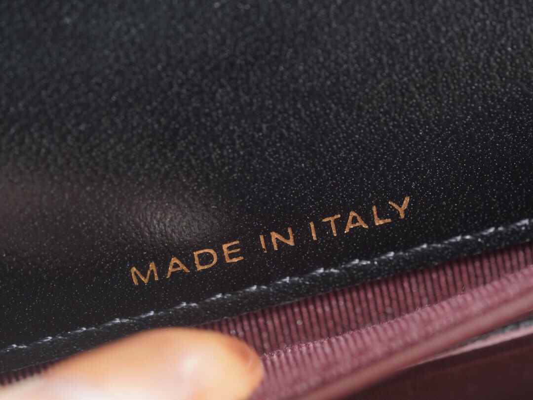 샤넬 장지갑 램스킨 금장 A80758