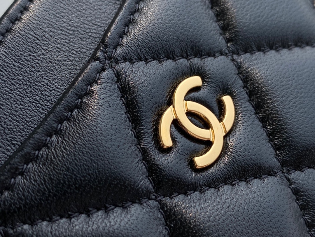 샤넬 클래식 카드지갑 램스킨 금장 AP0213