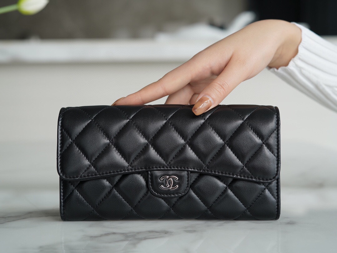 샤넬 장지갑 램스킨 은장 A80758