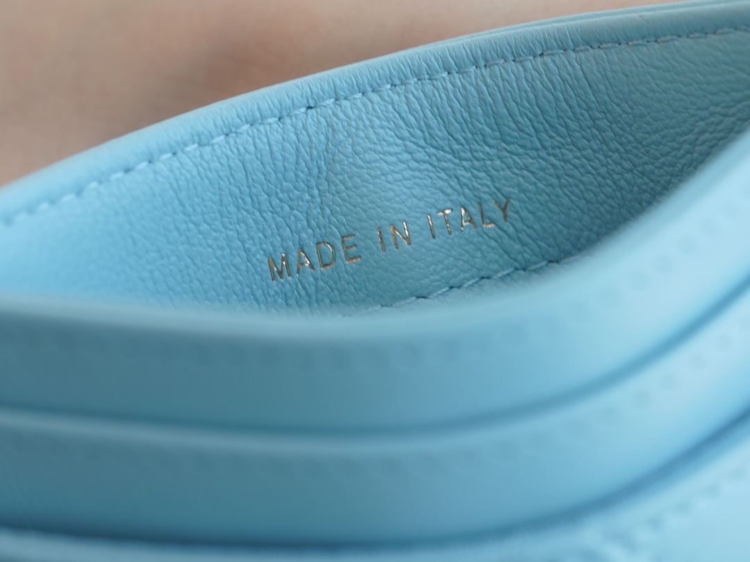 샤넬 카드 지갑 램스킨 금장 스카이 AP1167