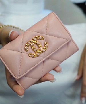 샤넬 19 플랩 카드지갑 램스킨 금장 핑크 AP1790